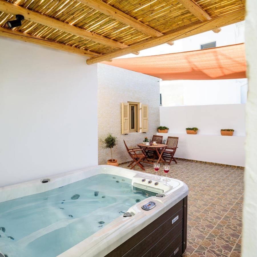 Heart Of Oia - Private House With Jacuzzi Apartment Exterior photo